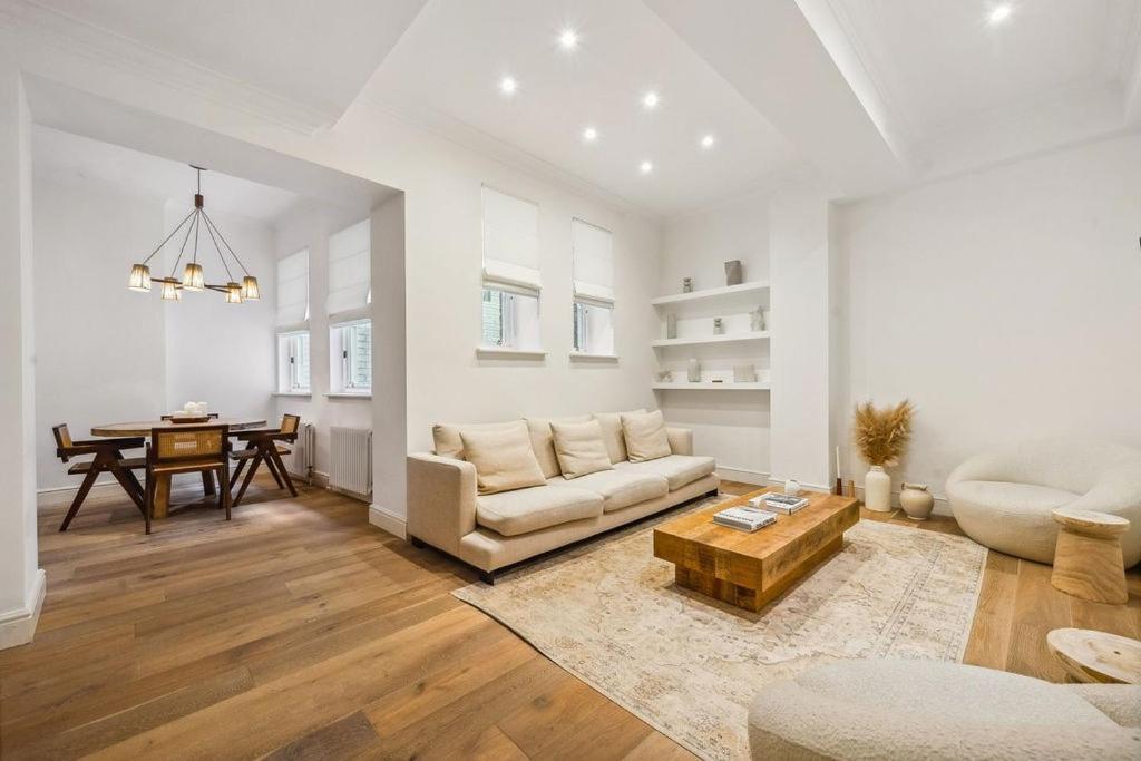 Luxury 2-bed Steps From Oxford Street *
