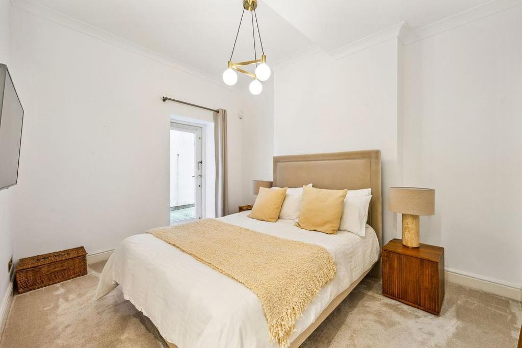Luxury 2-bed Steps From Oxford Street * London
