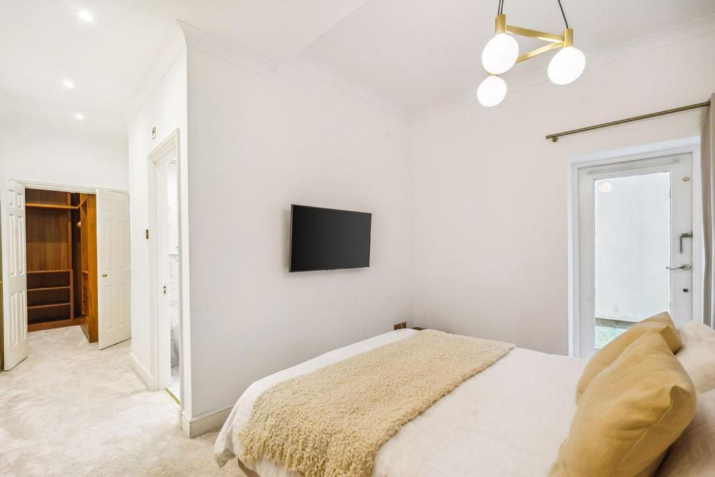 Luxury 2-bed Steps From Oxford Street *