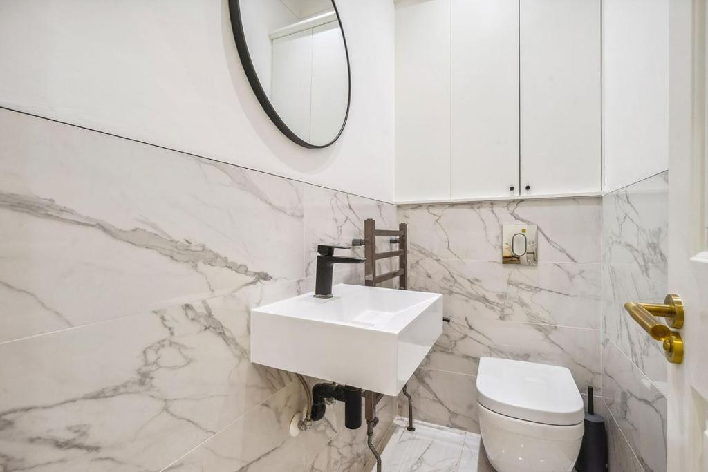 Luxury 2-bed Steps From Oxford Street * London